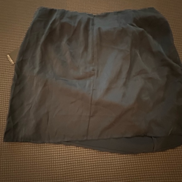 ELOQUII Satin Drape Front Knot Mini Skirt Sz 16 NWT Matching CropTop in my Shop - Picture 10 of 10